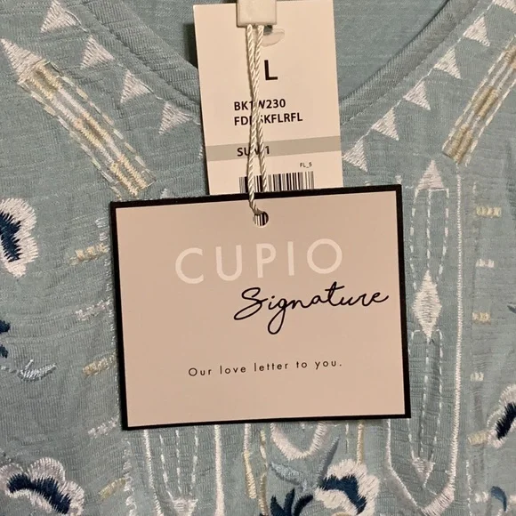 🆕 CUPIO SIGNATURE- Baby Blue , Embroidery Around Neckline Short Sleeve Shirt - Picture 7 of 10